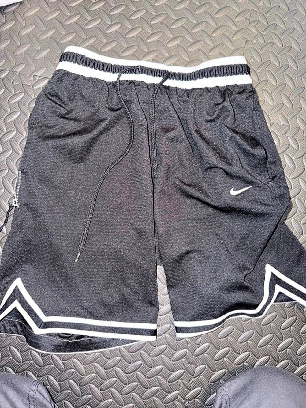 Nike Dri-FIT Elite Stripe Basketball Shorts Black & White Medium